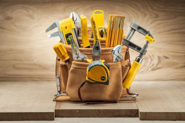 les outils indispensables à avoir chez soi sur le blog https://maitre-bricoleur.fr