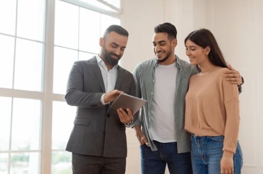 Prendre des conseils de professionnels pour une rénovation de ton bâtiment durable 4